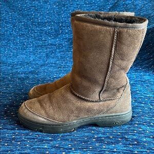 UGG Brown Sheepskin Boots women’s size 8 “ultimate short” 5275